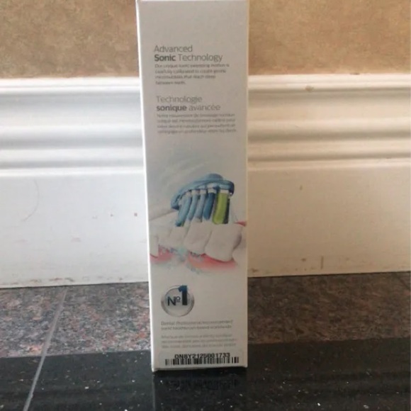 SOLD Philips SoniCare Electric Toothbrush 7400 - Picture 4 of 4